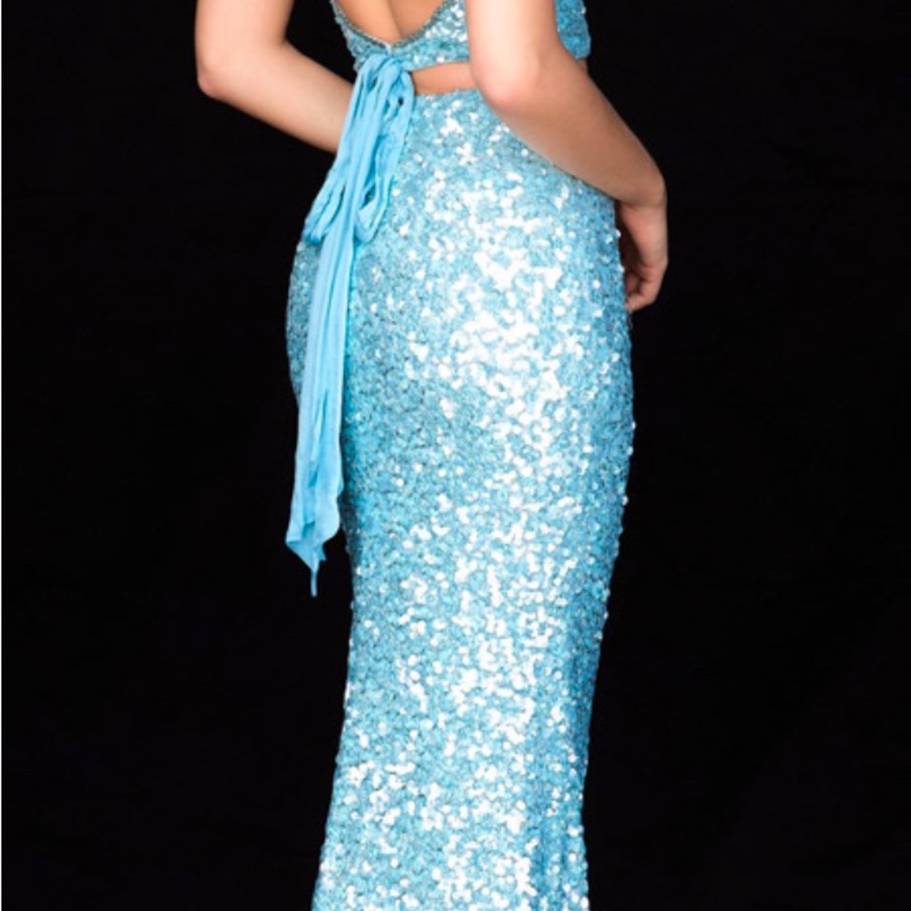 Sherri Hill Style # 51747; Sequin 2-piece halter dress - Size 6 - Picture 3 of 8